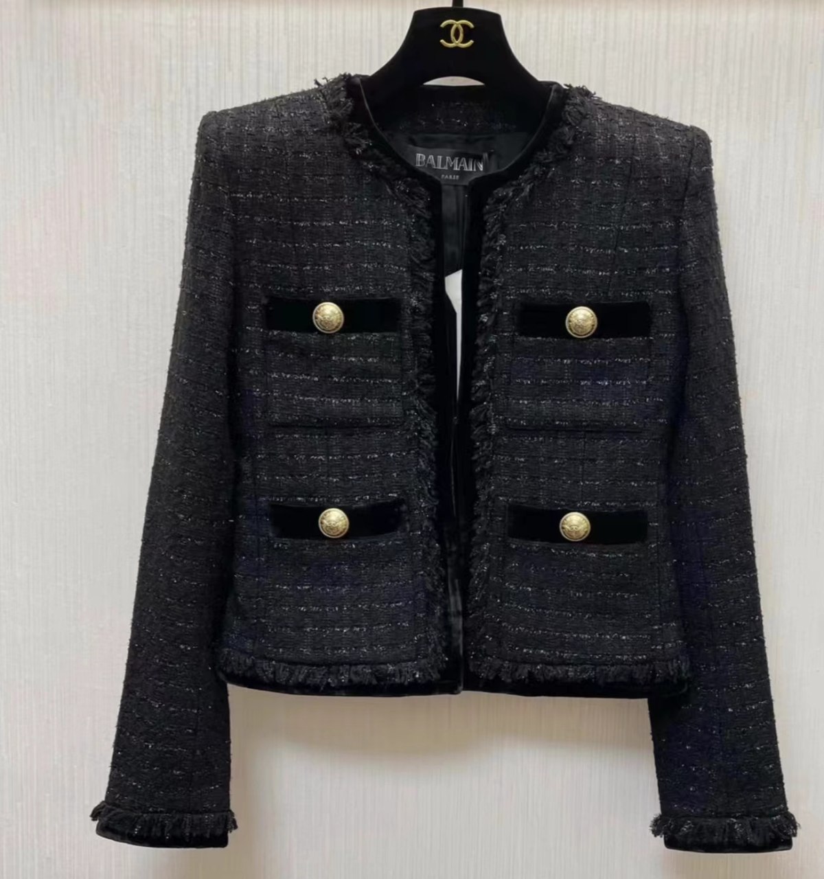 这套Balmain小香风套装是妈妈送的入职礼物，当时正式收到