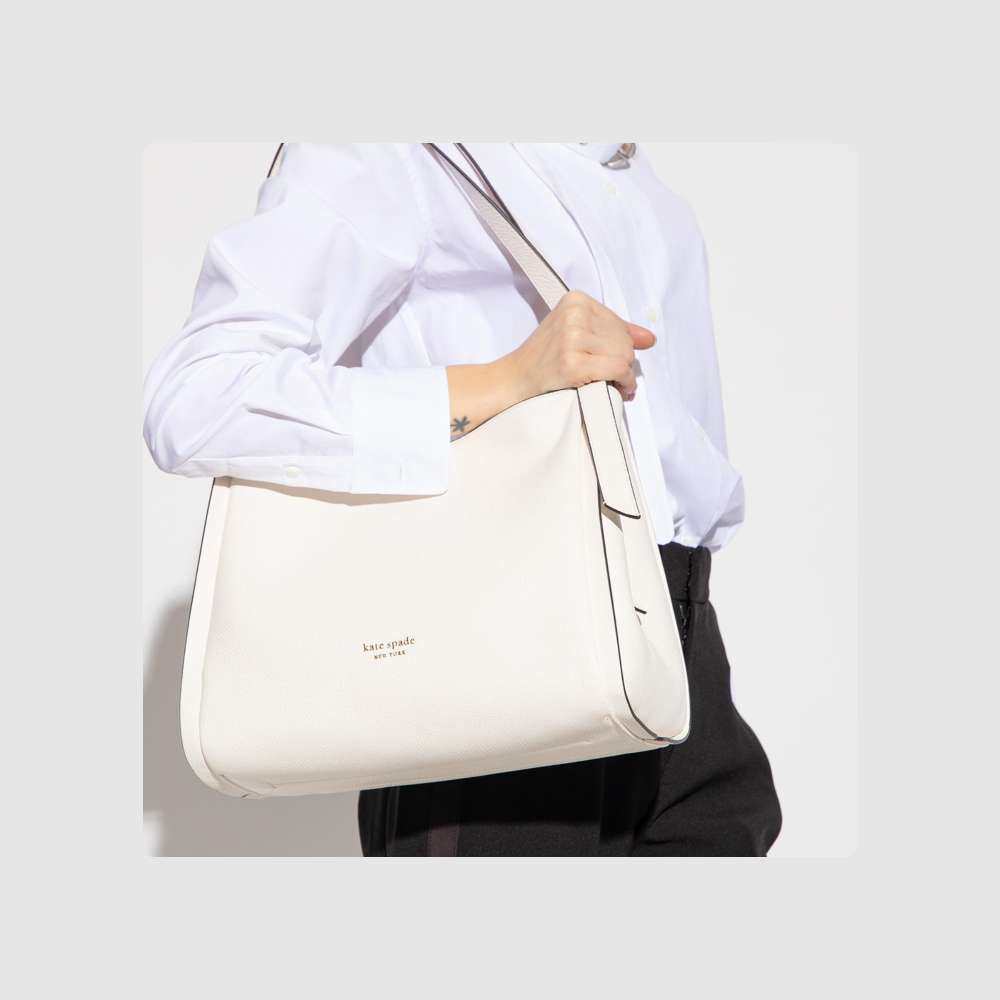 凯特丝蓓，这款通勤包。 真的很适合打工人上班通勤。 容量又大