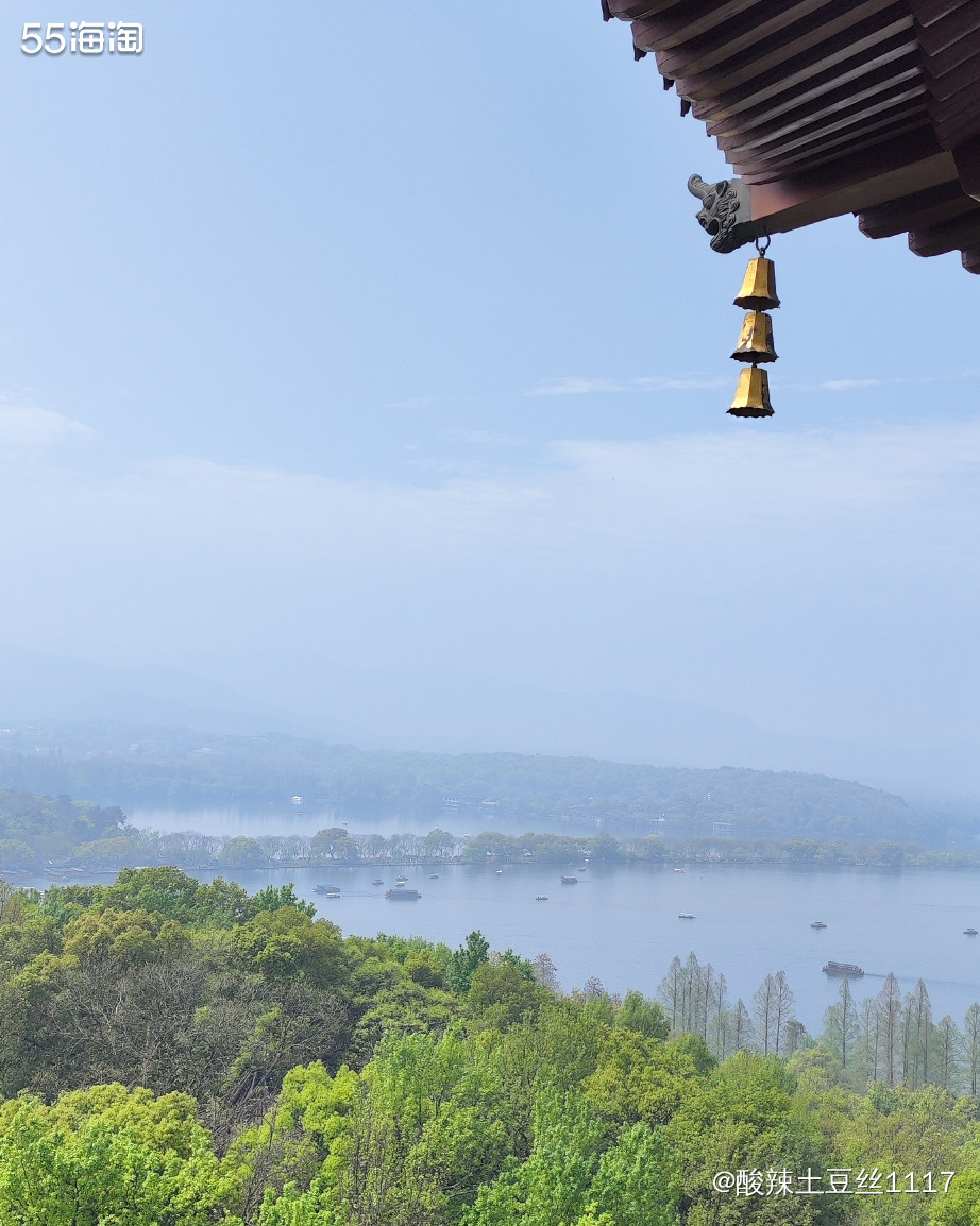 喜欢登高，登高就能看得到远方的风景，能实现自己心里的愿望。登