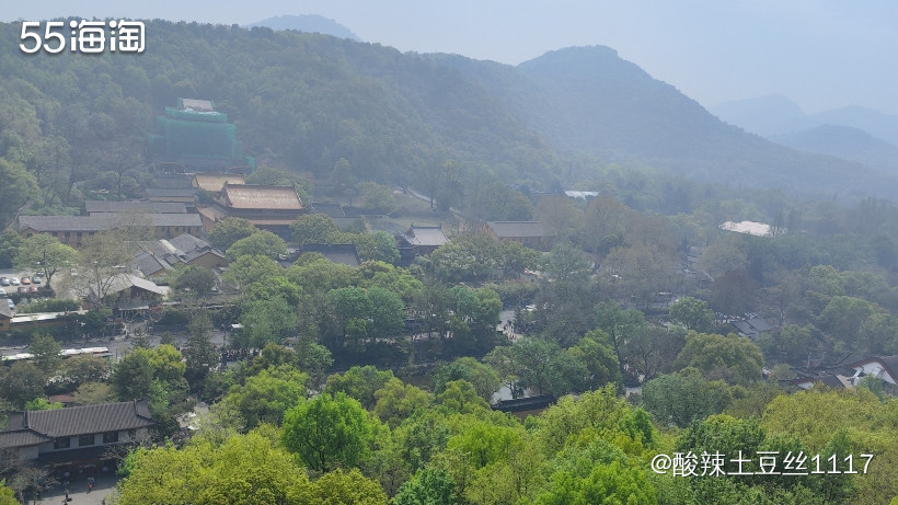 喜欢登高，登高就能看得到远方的风景，能实现自己心里的愿望。登