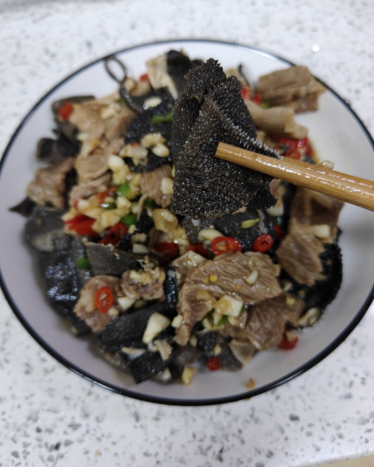 毛肚大家都爱吃的吧，特别是涮火锅必点的一道菜。  今天我做的