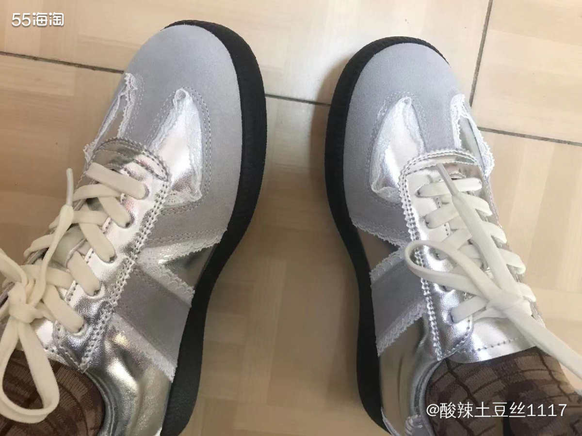 我一直想买这个德训鞋，因为感觉很漂亮，她今年还新升级了蕾丝版