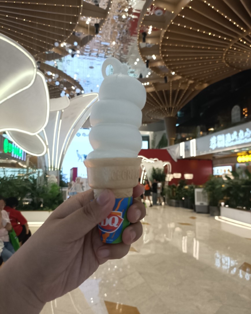 下午一家人去深圳万科广场了，之前从来没来过，这个商场还是很漂