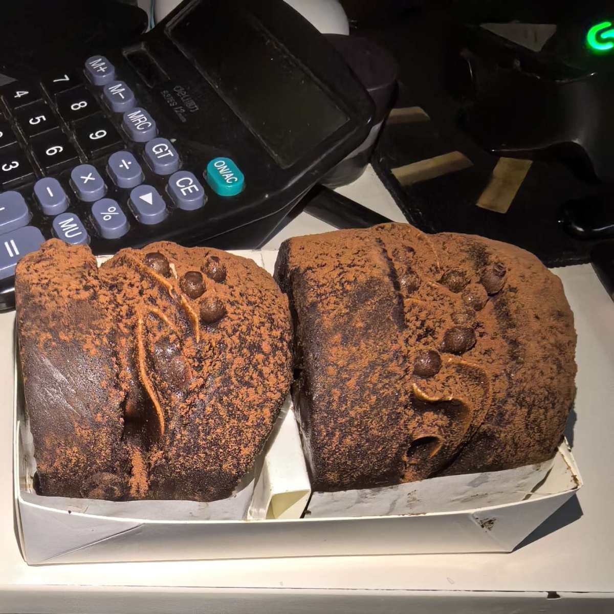 我发现我吃啥都爱吃巧克力味道的 这个**蛋糕我觉得非常好吃啊