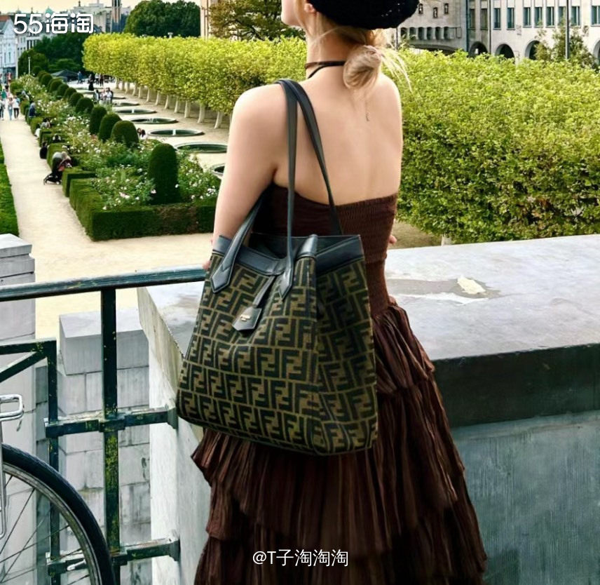 👜FENDI这款新款折纸包，好有创意啦！通过磁吸，改变传统