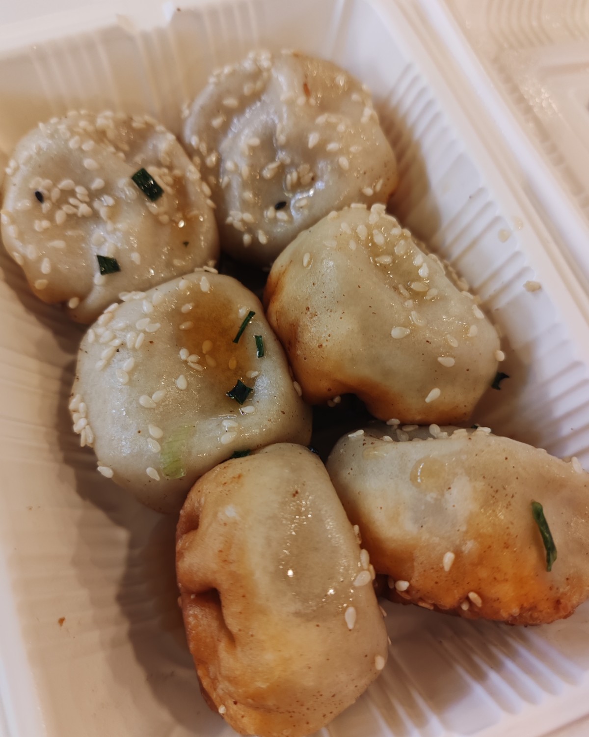 这个也是个补作业，杭州一日游的午餐哈哈哈 买的小杨生煎，章鱼