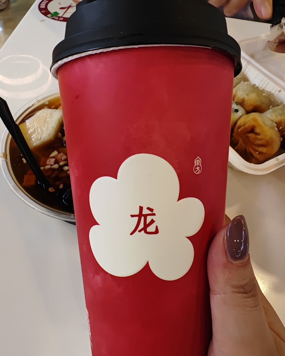 早起去灵隐烧香了，出来后就坐车飞来峰直达西湖的公交车，到了工