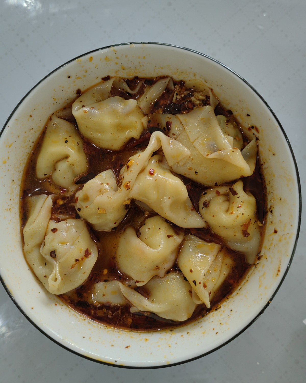 包饺子是一种乐趣，吃饺子是一种心情。每个地方的叫法吃法都不一