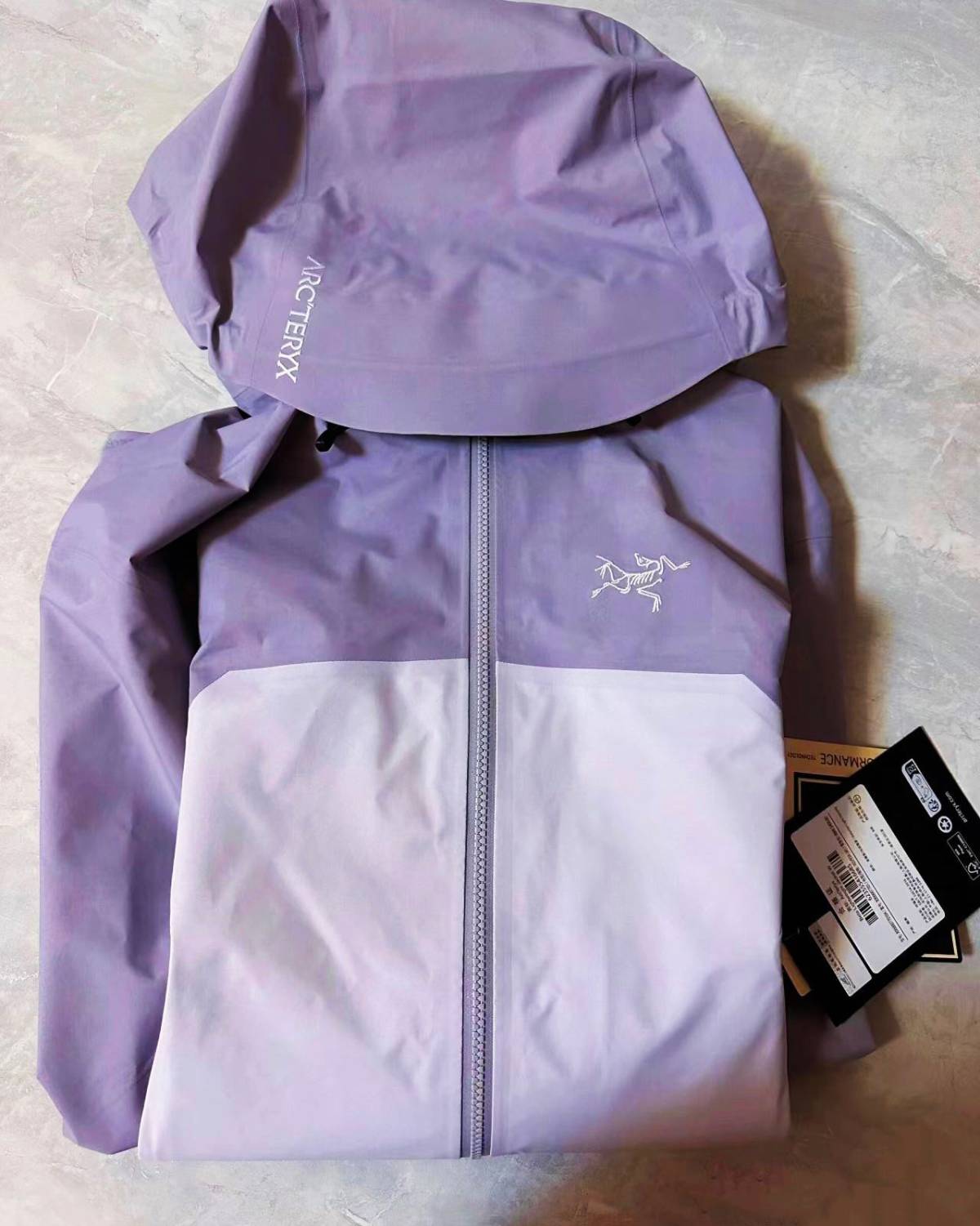 💫作为始祖鸟忠实的粉丝，冲锋衣自然是必不可少的宝藏单品，b