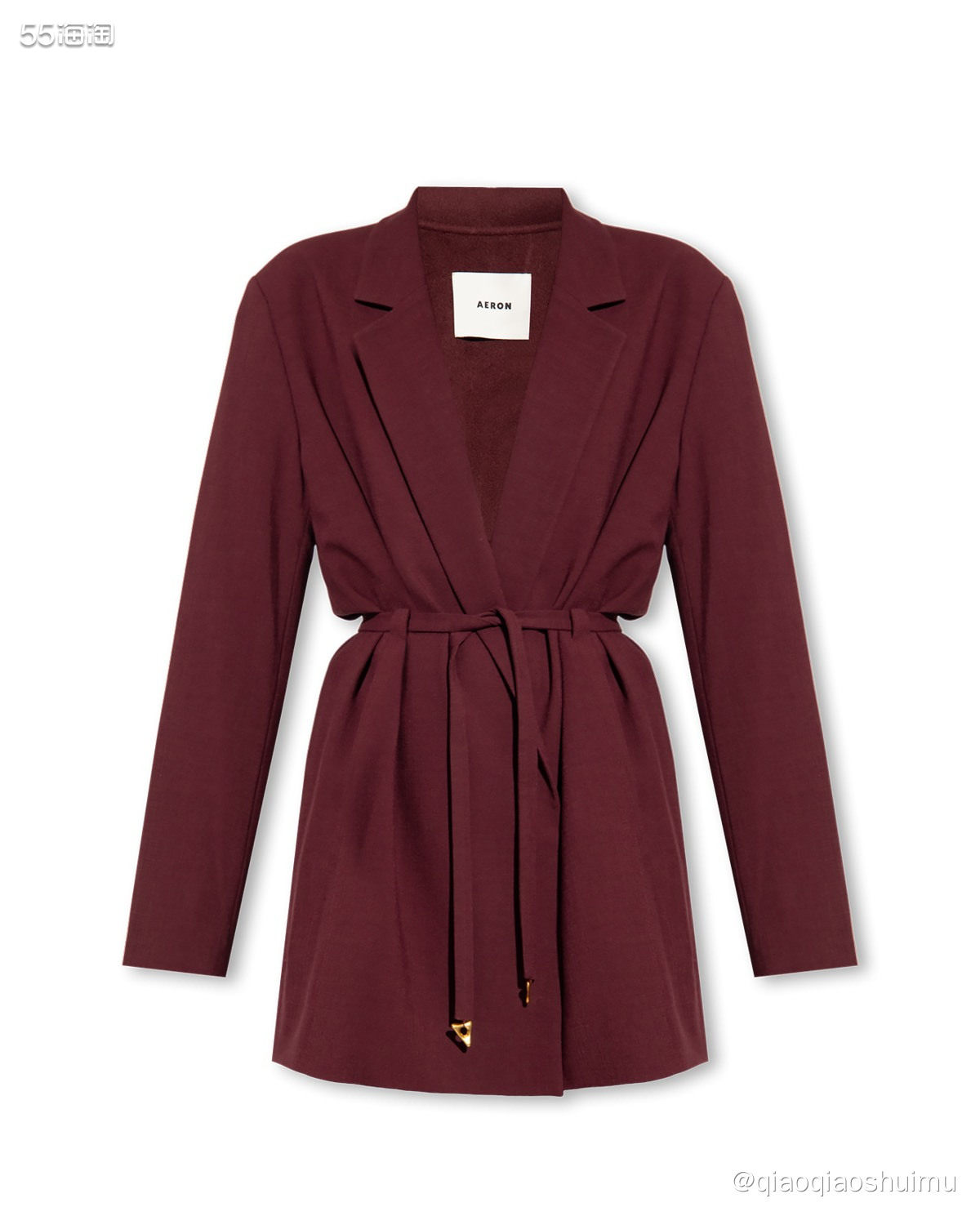 AERON是一个匈牙利品牌，设计师是个八零后。其设计追求高端