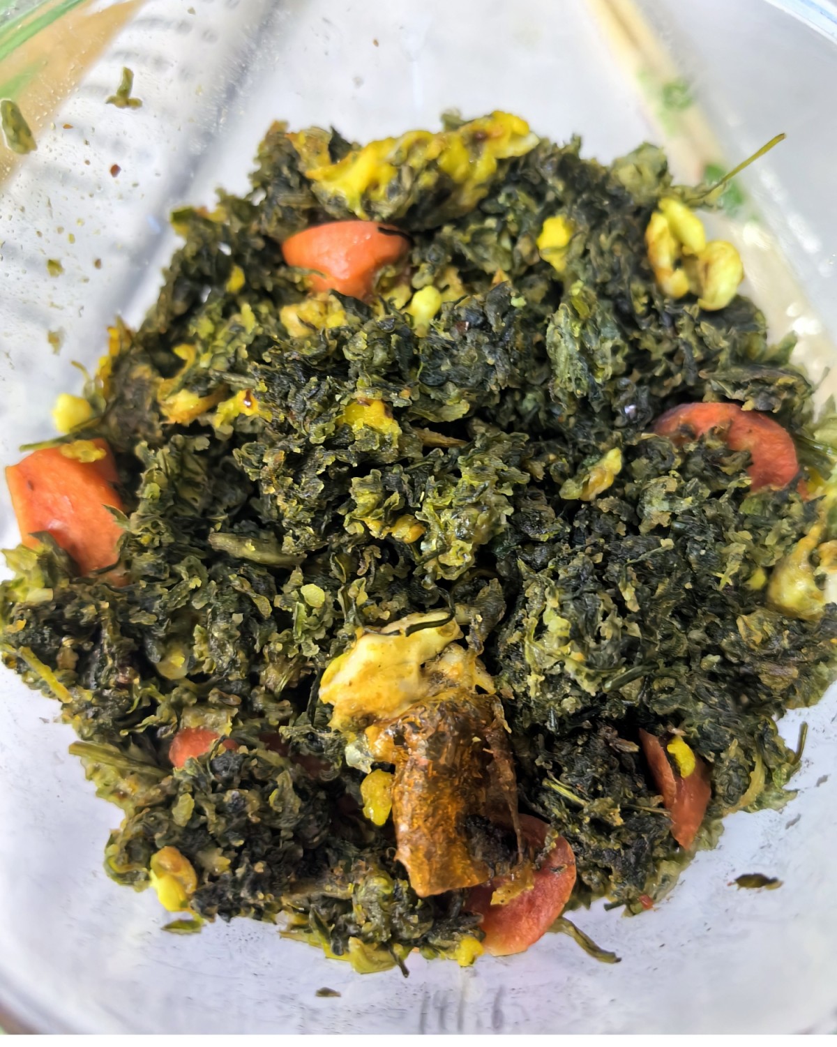 一到春天就是各种各样的野菜上来。 荠荠菜，白蒿，槐花等等。 