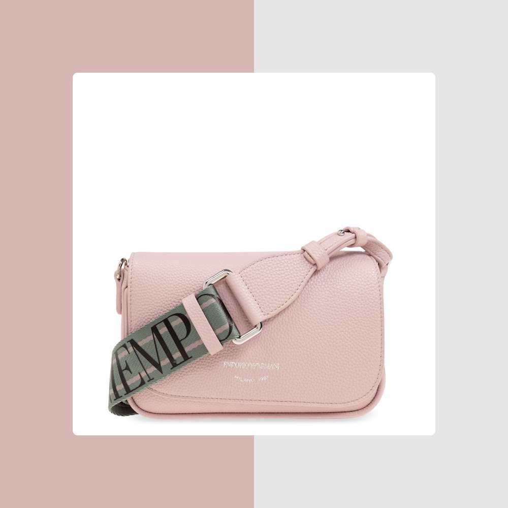 这个粉色小包包真的是一下子狠狠戳中少女心。 是淡淡的藕粉色。