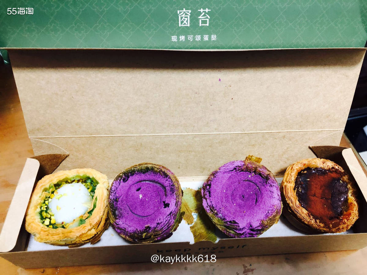 中午和同事一起去吃饭，发现楼下网红店窗苔现烤蛋挞排队人很少，