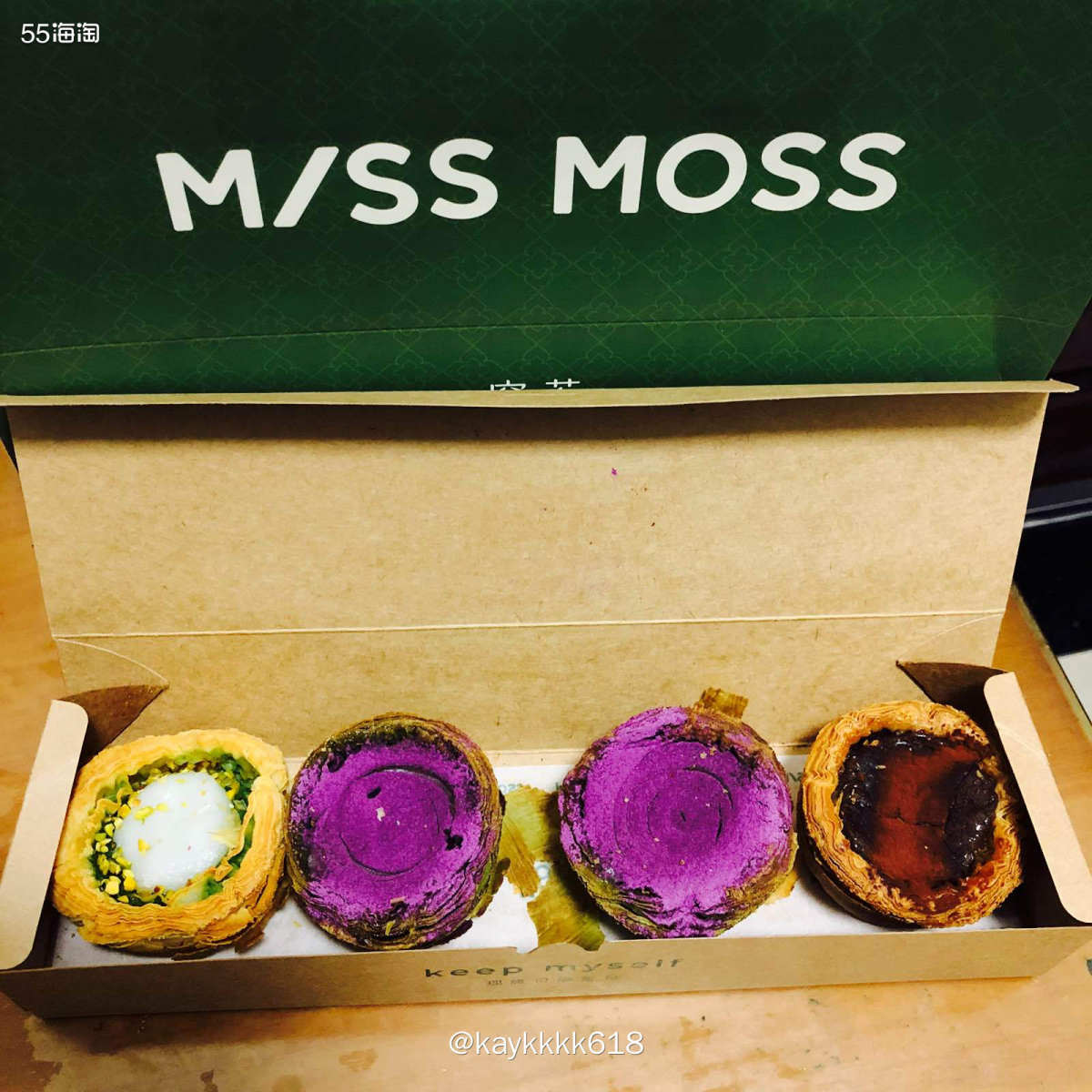 中午和同事一起去吃饭，发现楼下网红店窗苔现烤蛋挞排队人很少，