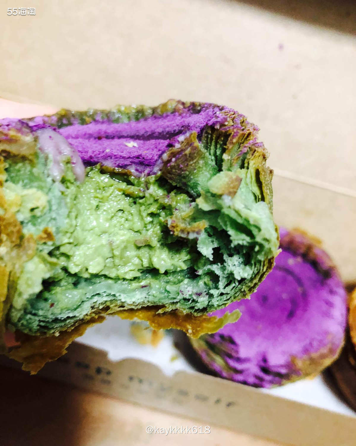 中午和同事一起去吃饭，发现楼下网红店窗苔现烤蛋挞排队人很少，