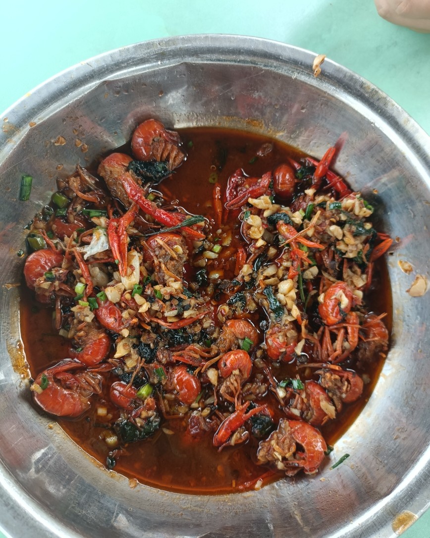 回湖南那是必须要吃小龙虾的，家人做的午餐也是超好吃，回来就是