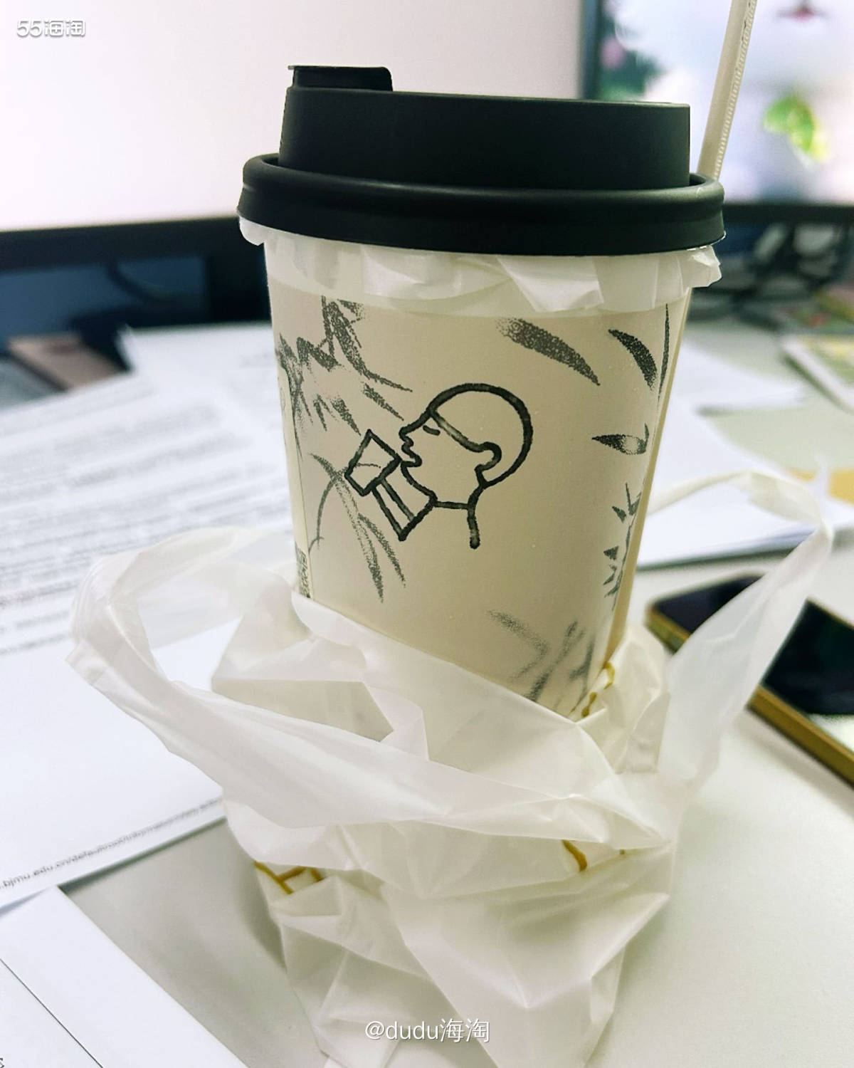 💦最近喜茶有买一送的活动，正好我领到了一张券，所以中午吃完