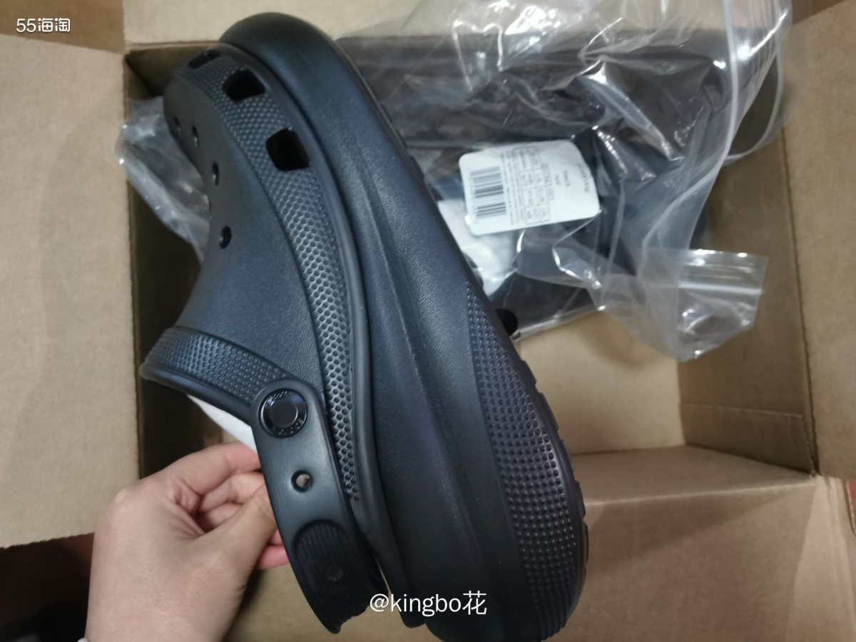开箱crocs洞洞鞋泡芙款，还是比较火的款式呀  泡芙还是比