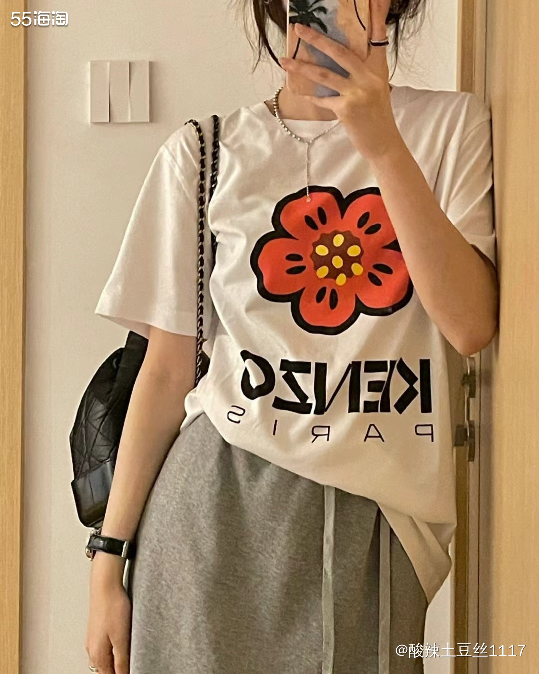 Kenzo高田贤三的海棠花T恤，让人感觉很亮眼，像这个衣服的