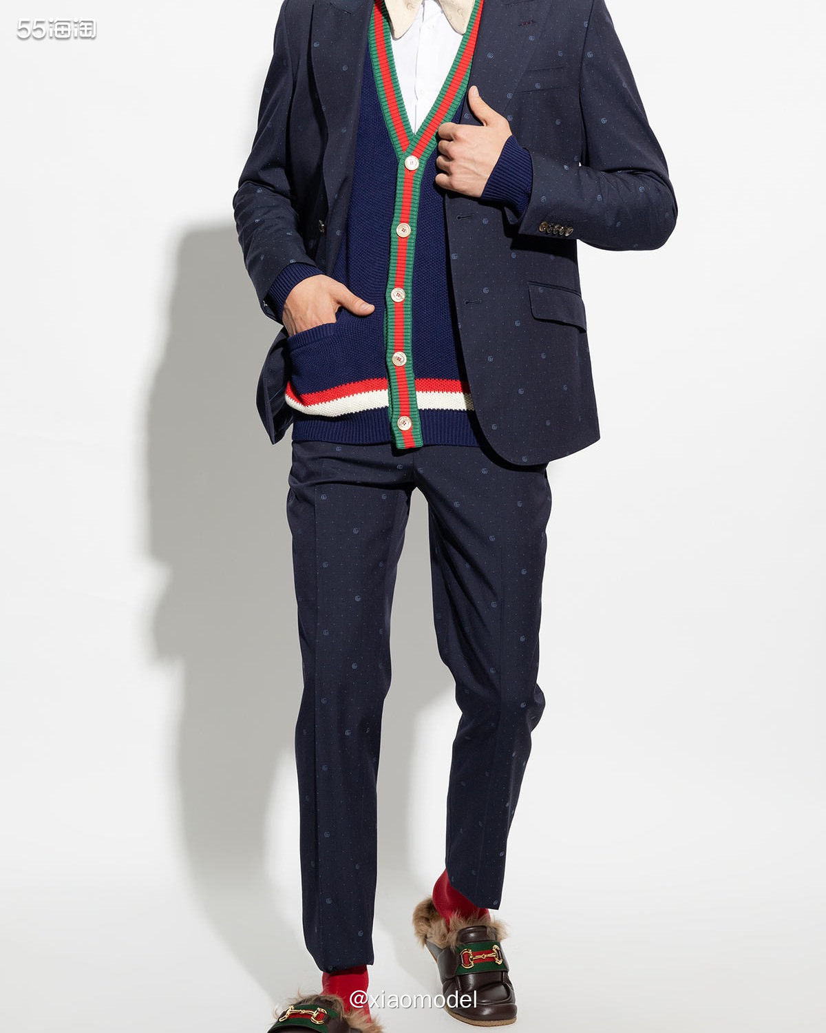 如果我没记错，应该是Gucci首先开拓了皮革拖鞋的设计吧～之