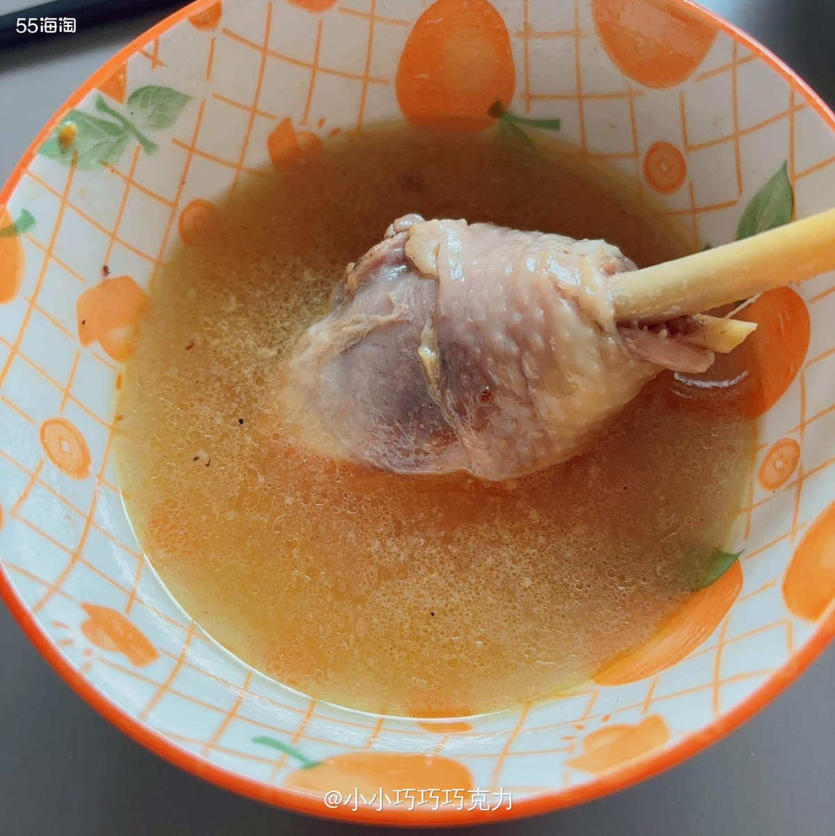 其实我平常都不咋爱喝汤，因为奉行一个原则吃饭不喝汤，我喜欢饭