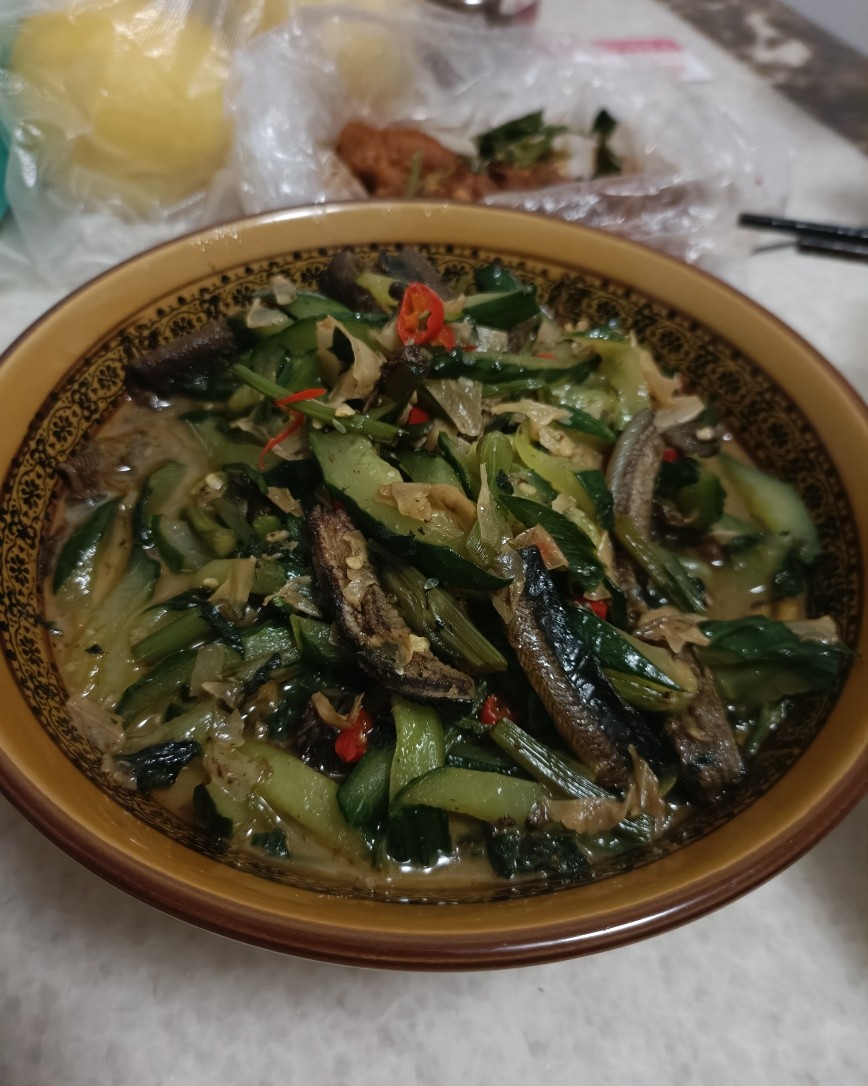 怎么办，除了有好吃的湖南餐厅，家人做饭也很好吃，真的会长胖很