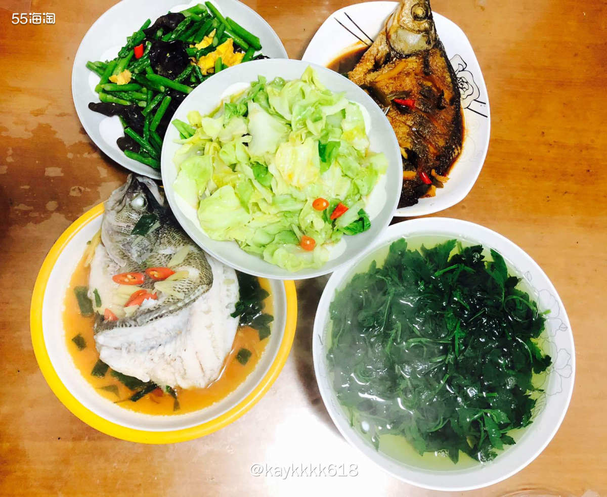这两天麻麻都张罗大菜在家吃饱好搬砖😂最喜欢的清蒸鲈鱼买了一