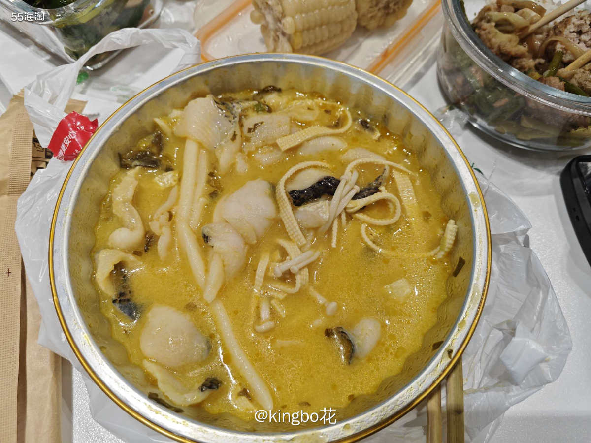 好久没吃酸菜鱼，饿了么点了庆鱼年味道还可以  当然还是太二现