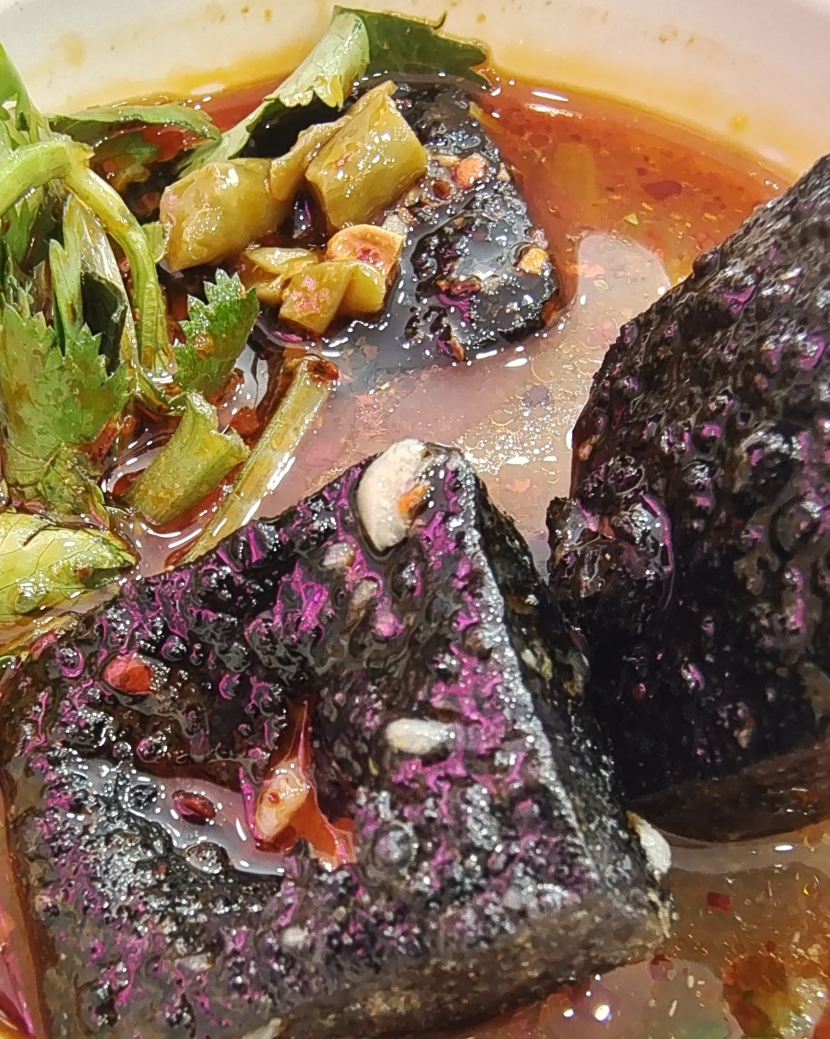 臭豆腐绝对是两个极端，喜欢的人爱的要死，不喜欢的人真的一点都