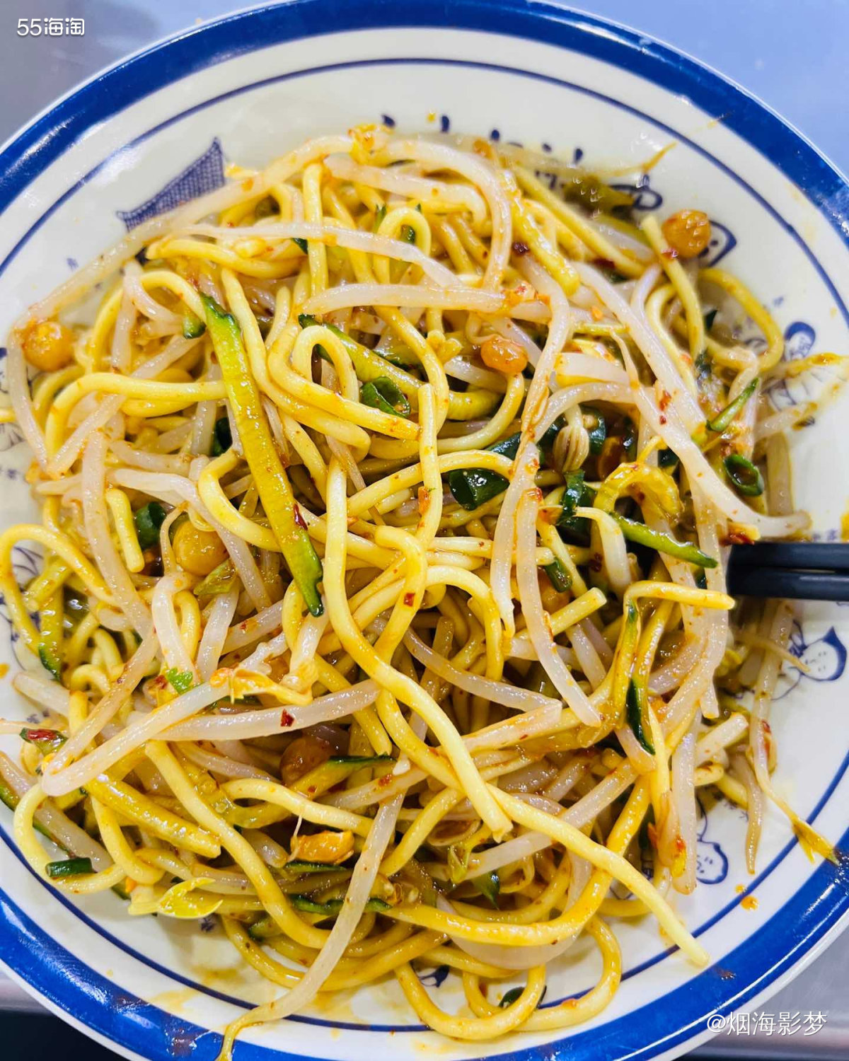 咱就是说，这夏天来了，各种面食真的吃也不够啊！ 食堂里面食排