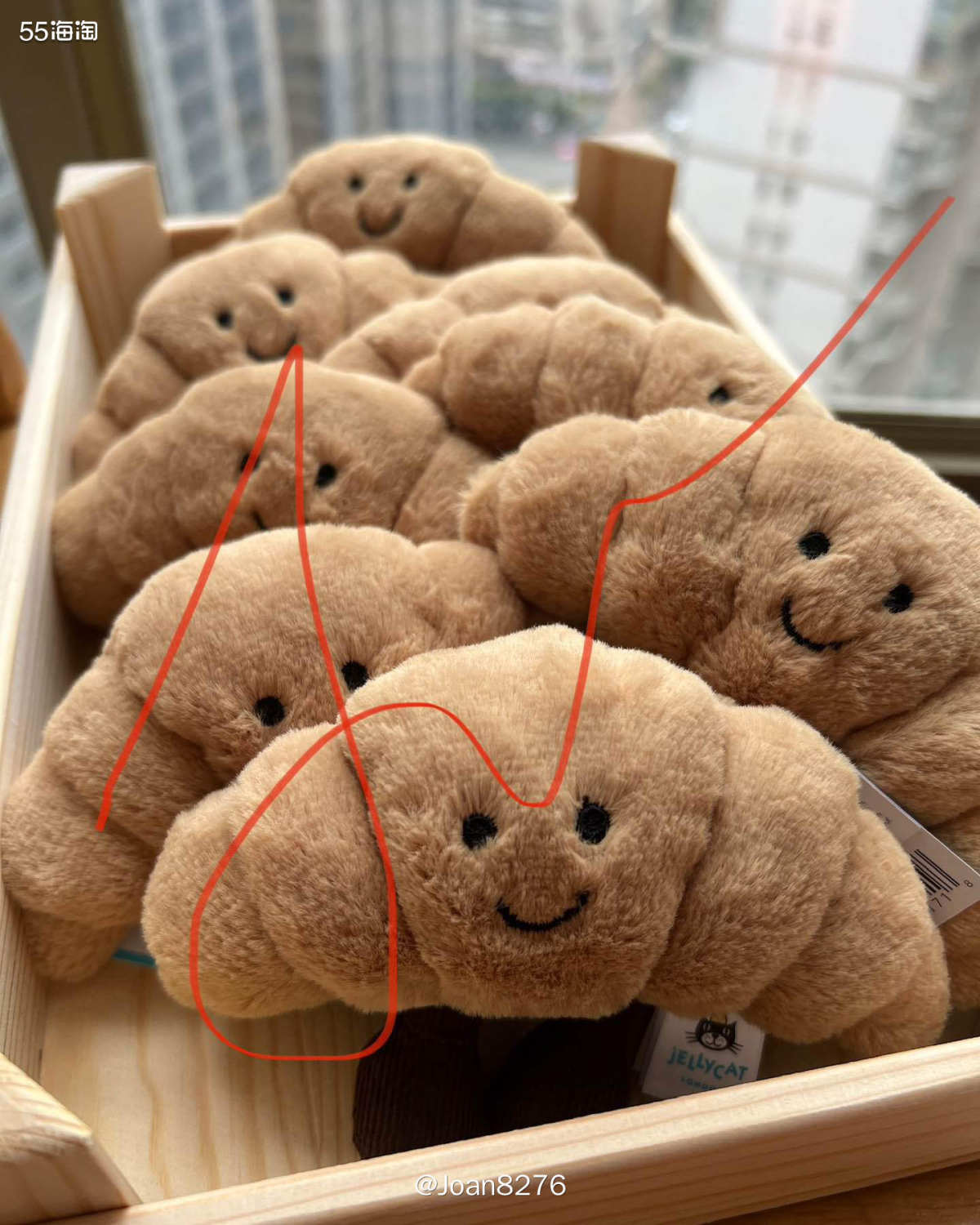 最近转国A线感觉速度还不错，这箱里面是 8个牛角面包挂件，实