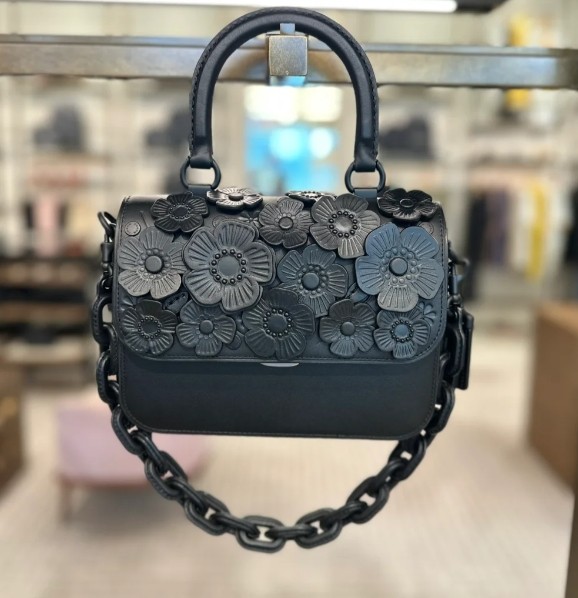 coach五月的新品还不少，每一款都很有特色，今天就大家分享