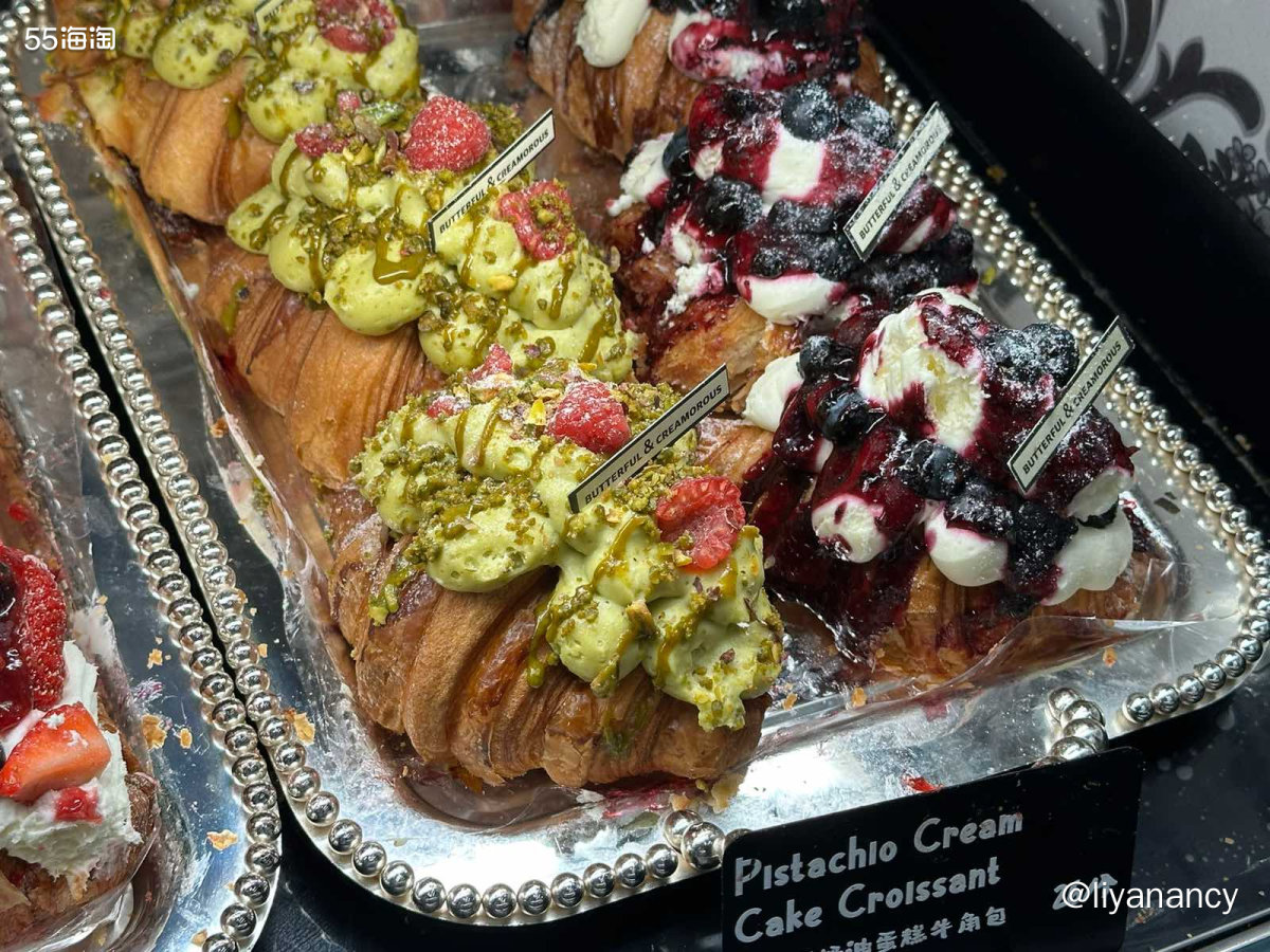 之前逛三里屯经常看到有人拿着绿色袋子的面包，但是我想说面包好