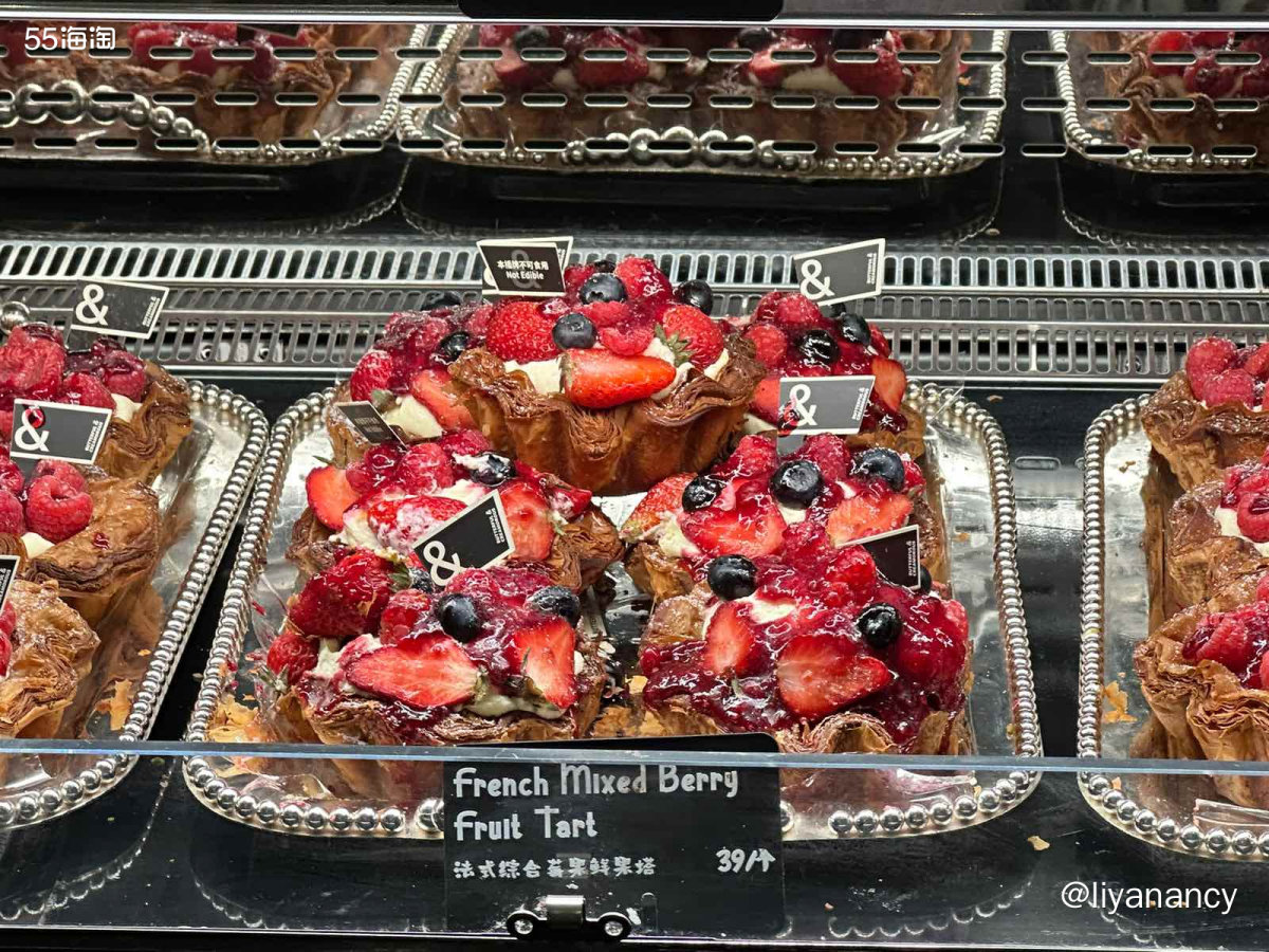 之前逛三里屯经常看到有人拿着绿色袋子的面包，但是我想说面包好