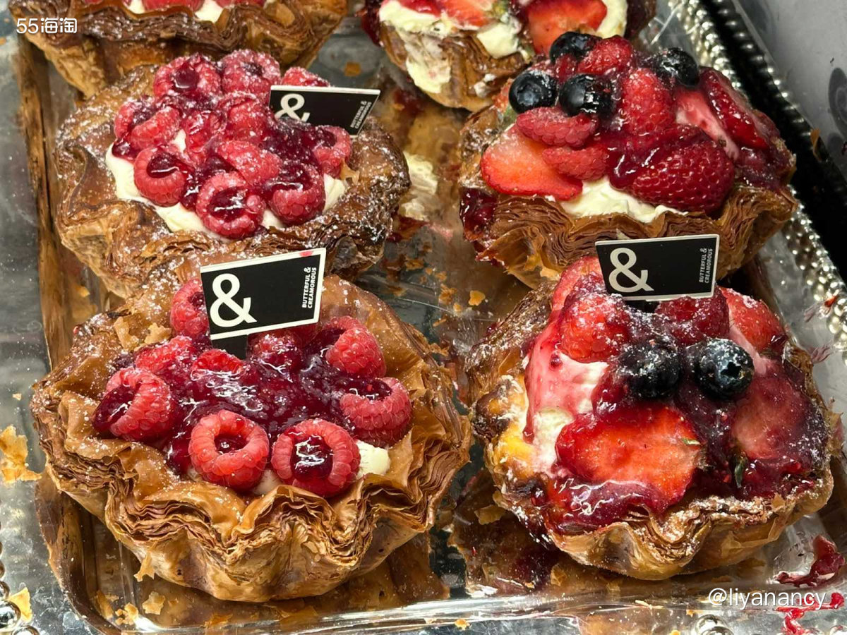 之前逛三里屯经常看到有人拿着绿色袋子的面包，但是我想说面包好