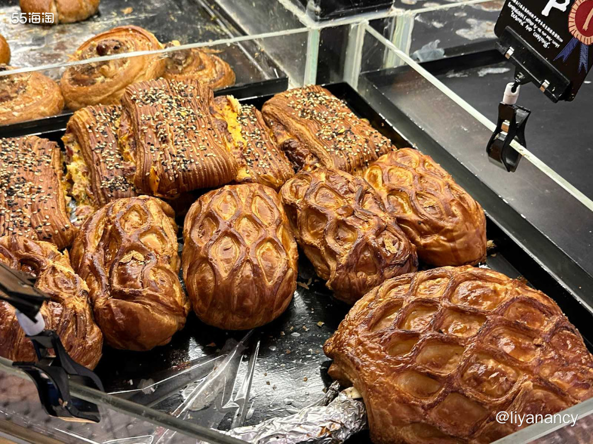 之前逛三里屯经常看到有人拿着绿色袋子的面包，但是我想说面包好