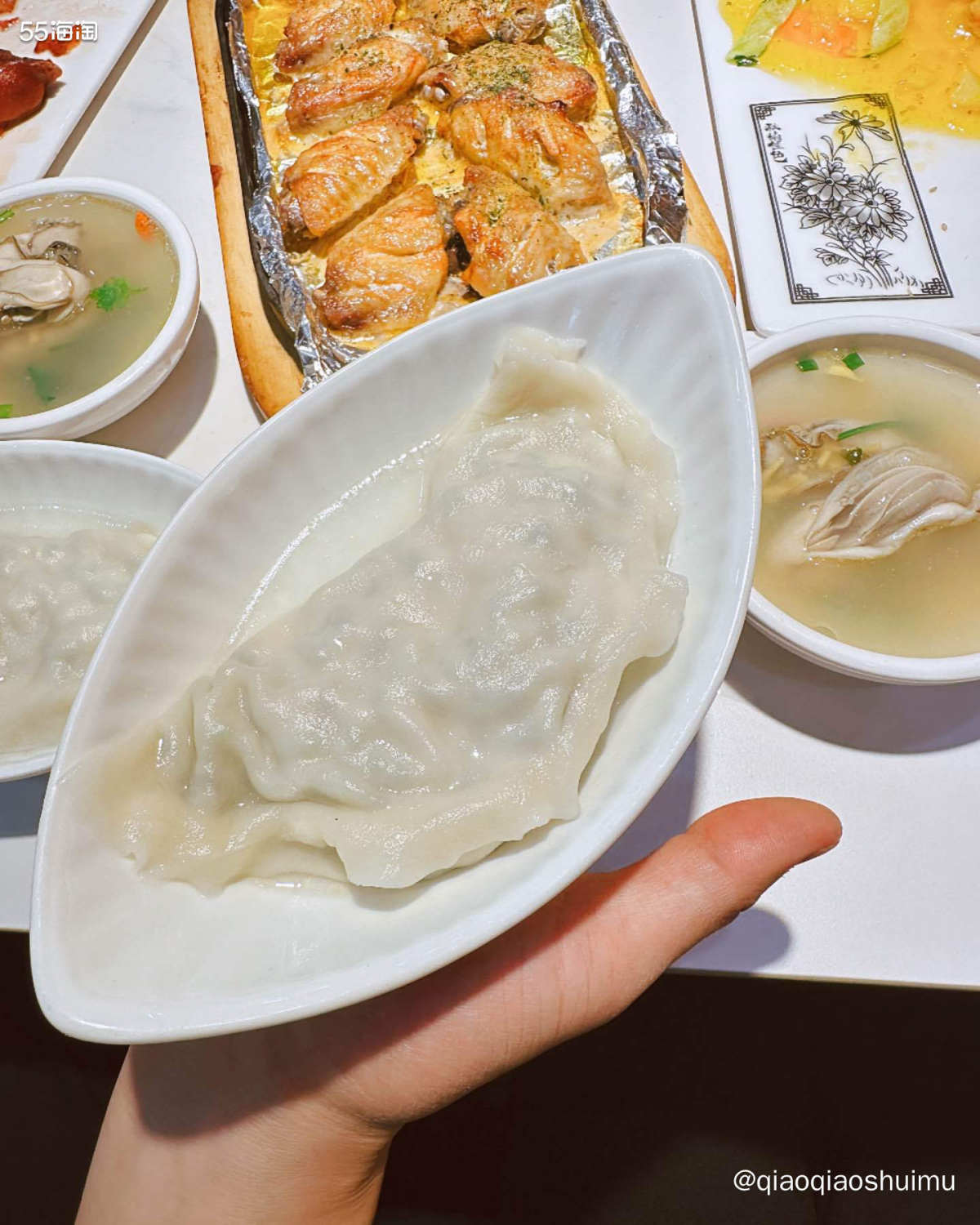 这次回了趟妈妈老家，见识了一下手掌般大小的鲅鱼饺子。 之前吃