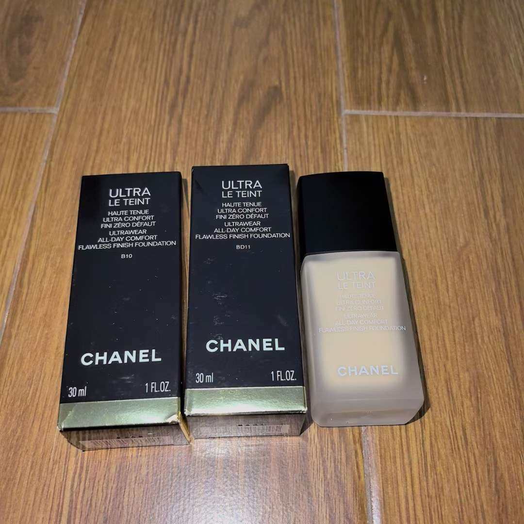 香奈儿的这款粉底液又叫小方粉底液 适合油皮+混油皮用 香奈儿