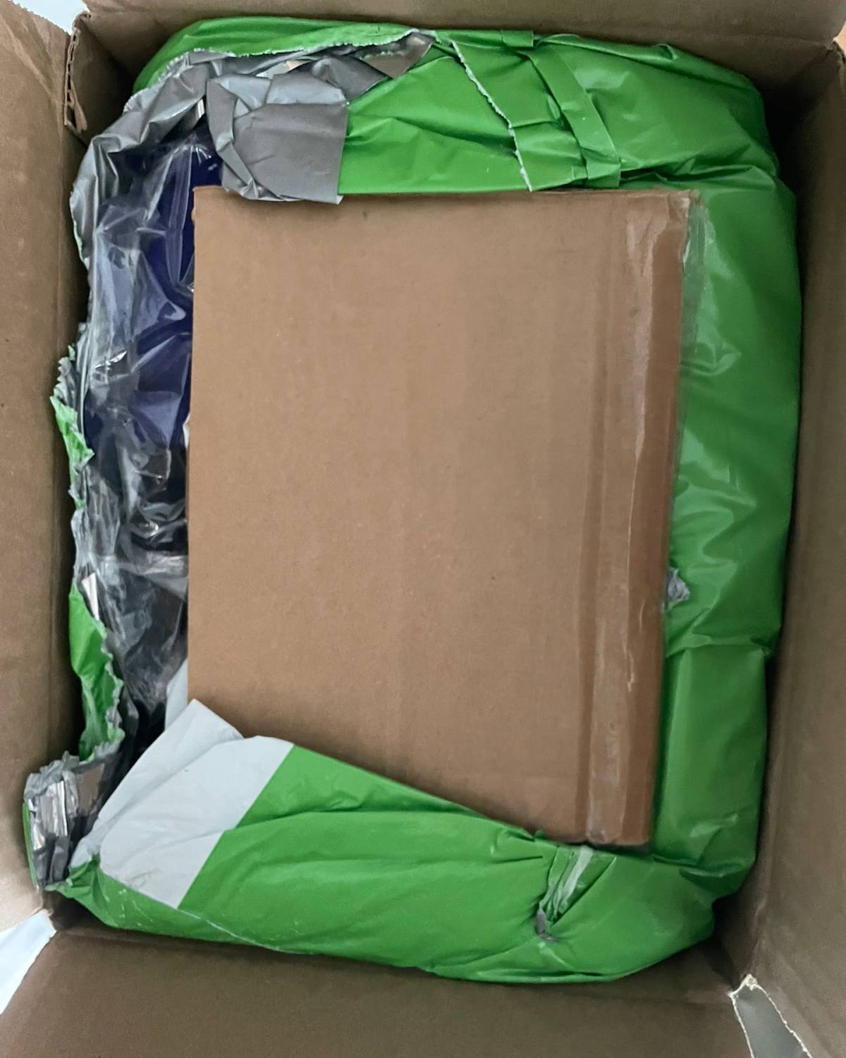 五一前收到了购自EVO的一批户外服装，简单开个箱，介绍一下。