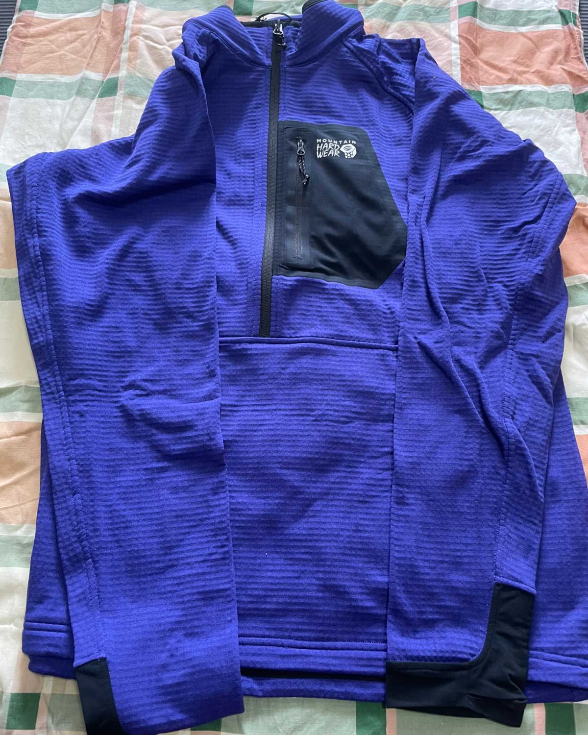 五一前收到了购自EVO的一批户外服装，简单开个箱，介绍一下。