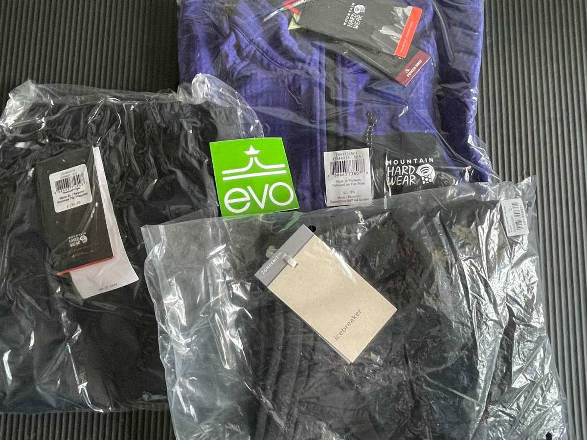 五一前收到了购自EVO的一批户外服装，简单开个箱，介绍一下。