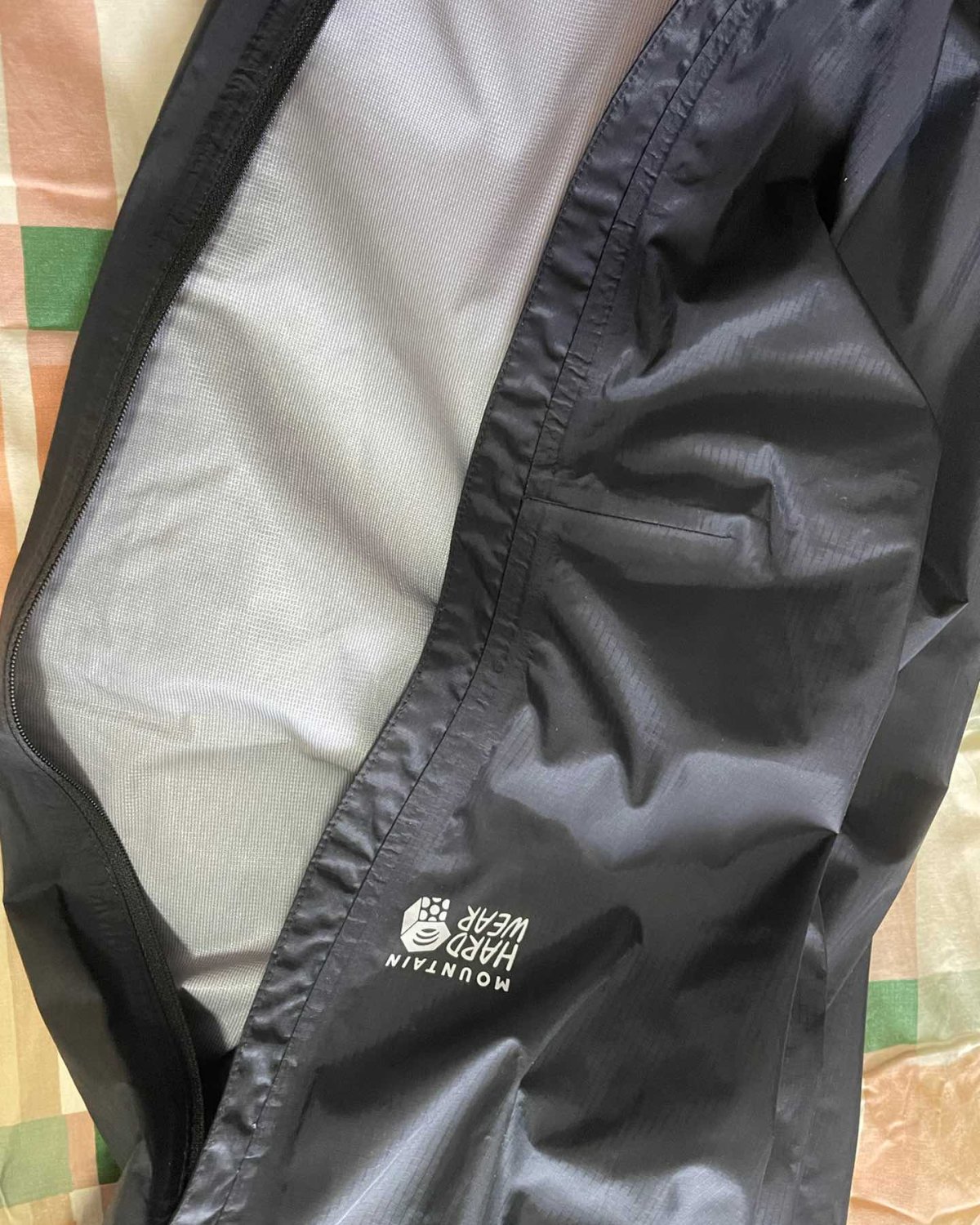 五一前收到了购自EVO的一批户外服装，简单开个箱，介绍一下。