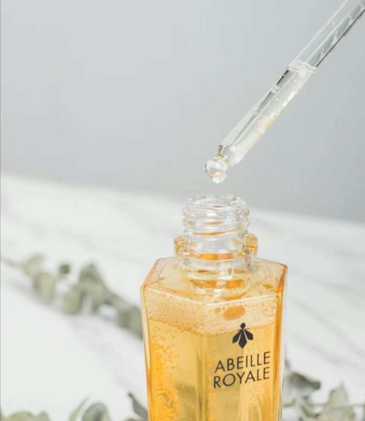 娇兰复原蜜又叫黄金修复蜜 💗它的主要成分是来自于法国贝宁蜜