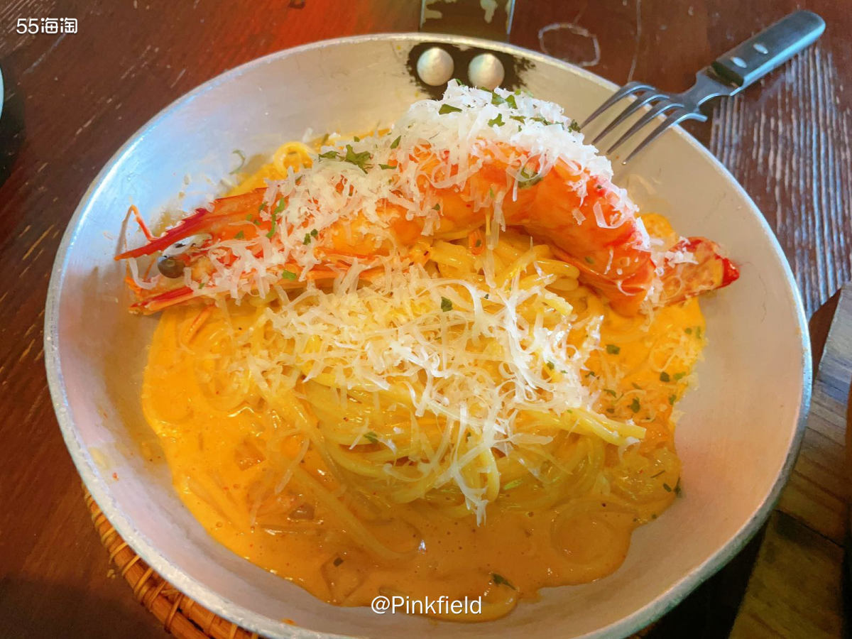 🍝之前跟几个老友约饭都约在几家商场内，上次见面其中一老友就