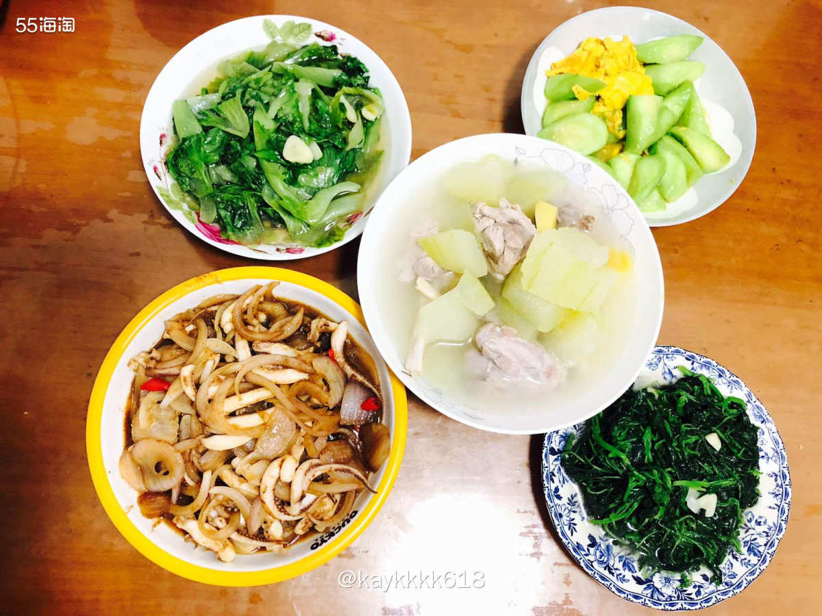 天气越来越热饮食也开始清淡一点不上火哦！今天午餐就超级丰盛毕