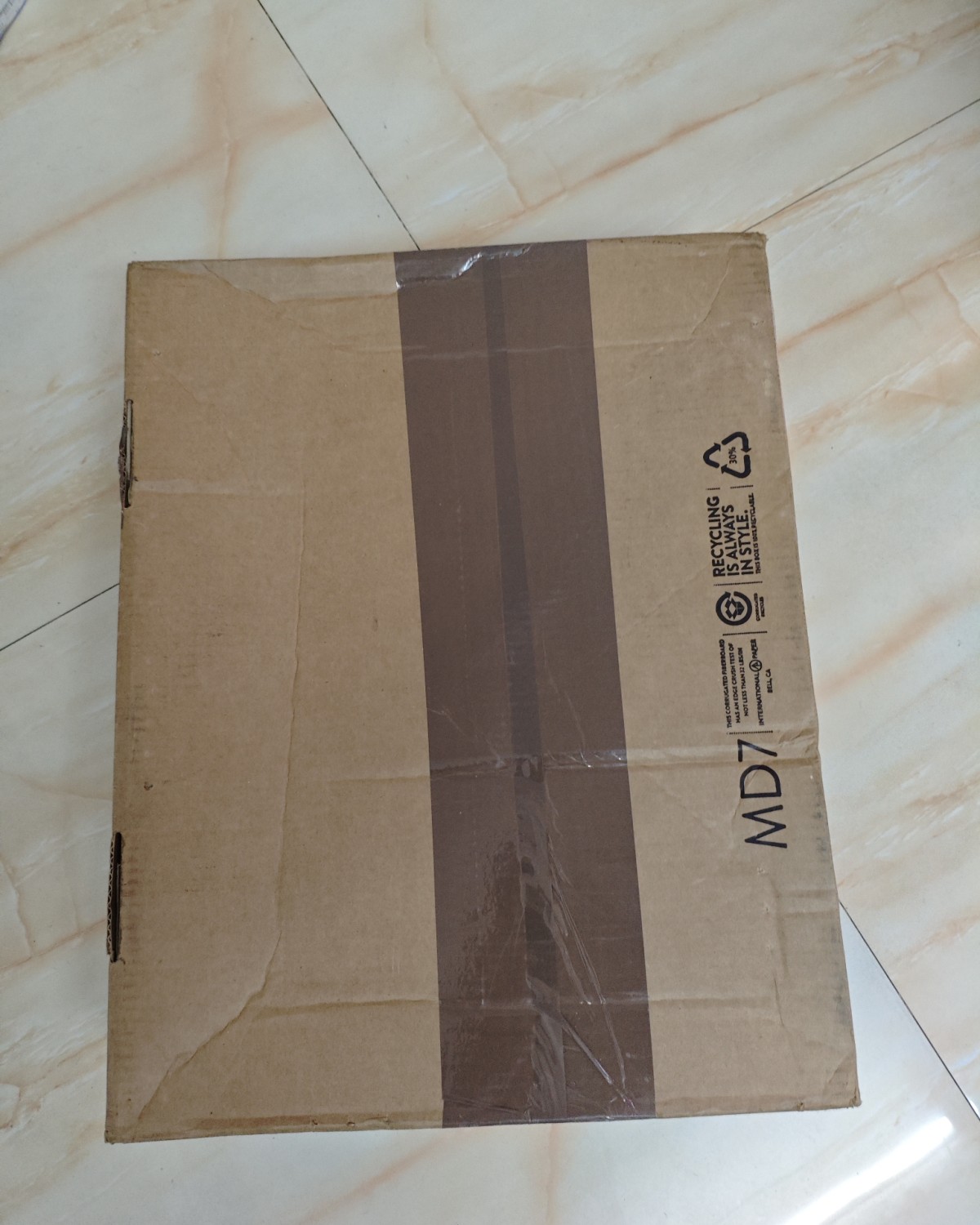 昨天收到我的longchamp包包了，很久没买过包包了，前段