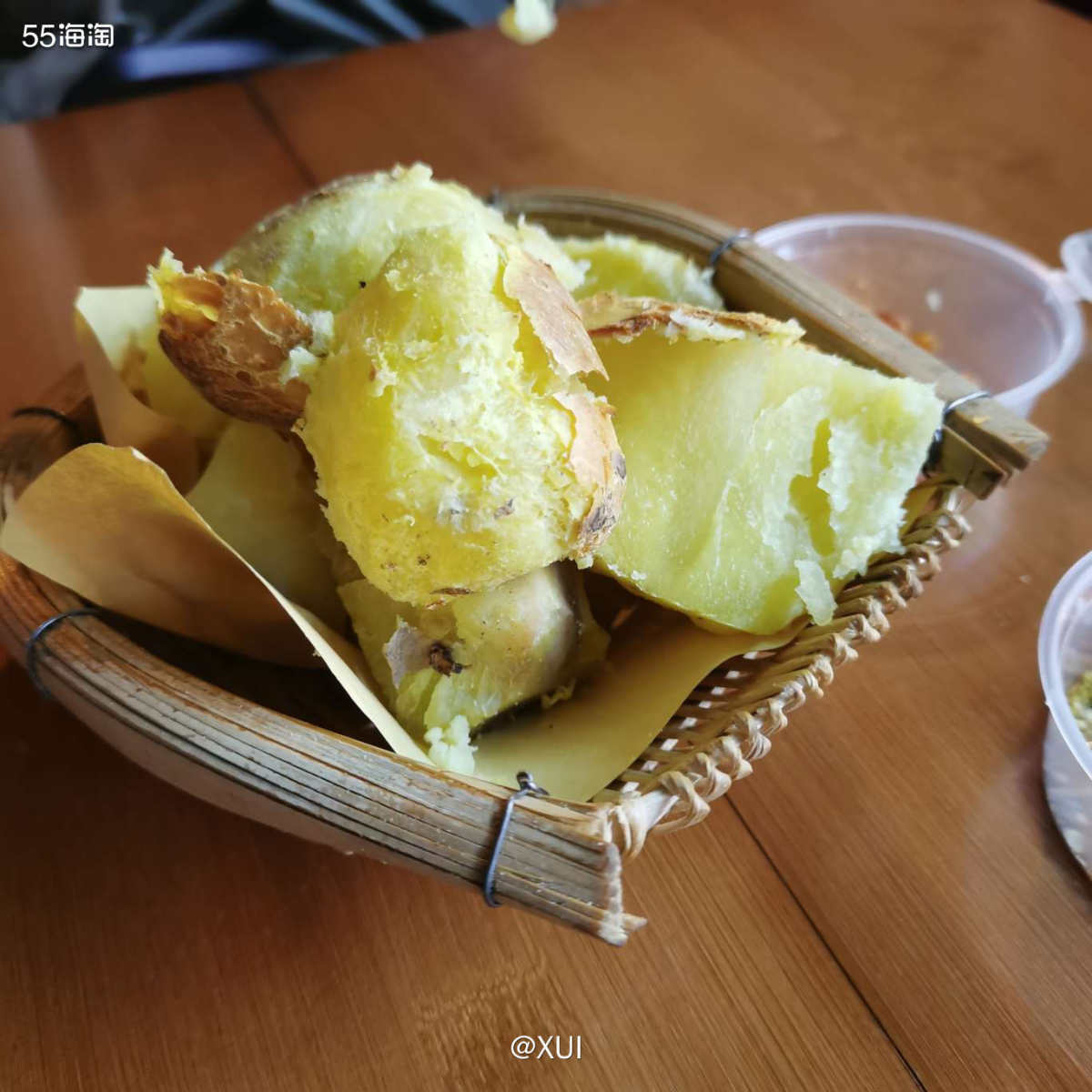 到达云南第一天已经晚上七点了，回去酒店修整一下就到门口的小吃