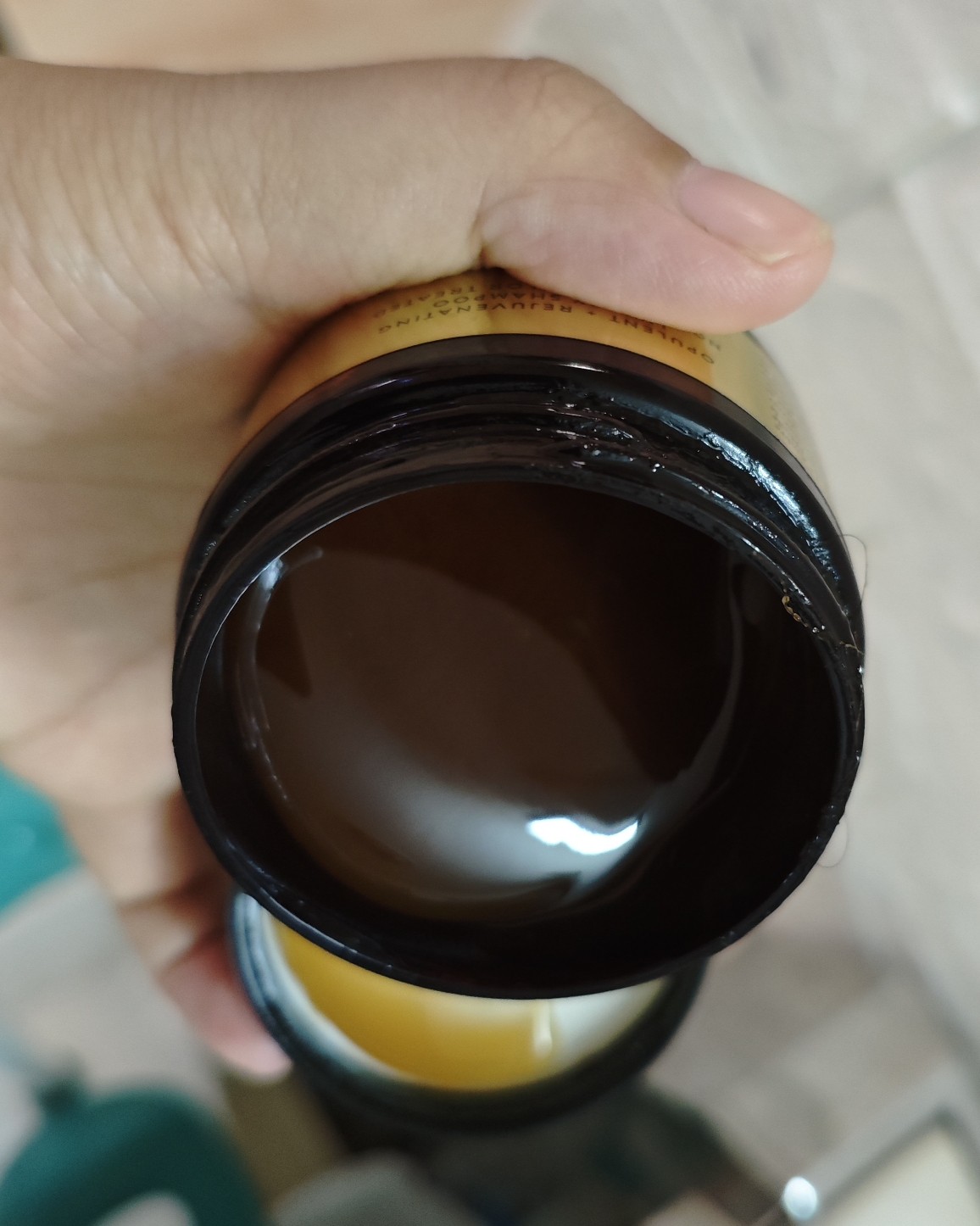 Phillip B是专业护发品牌，它家的最高端系列russi