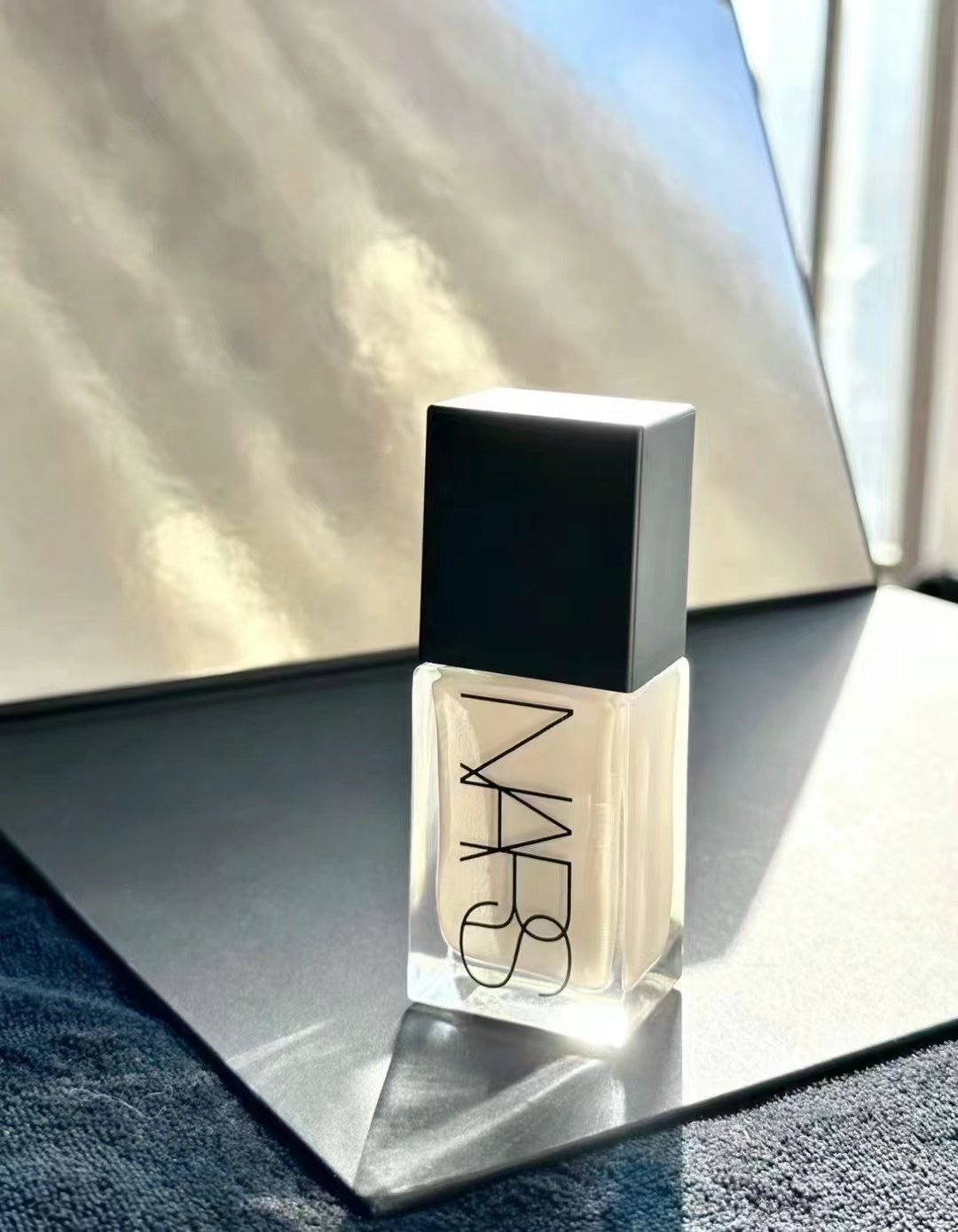 粉底液的价格在海淘是经常打折，常常有折扣，但是在国内确一直不