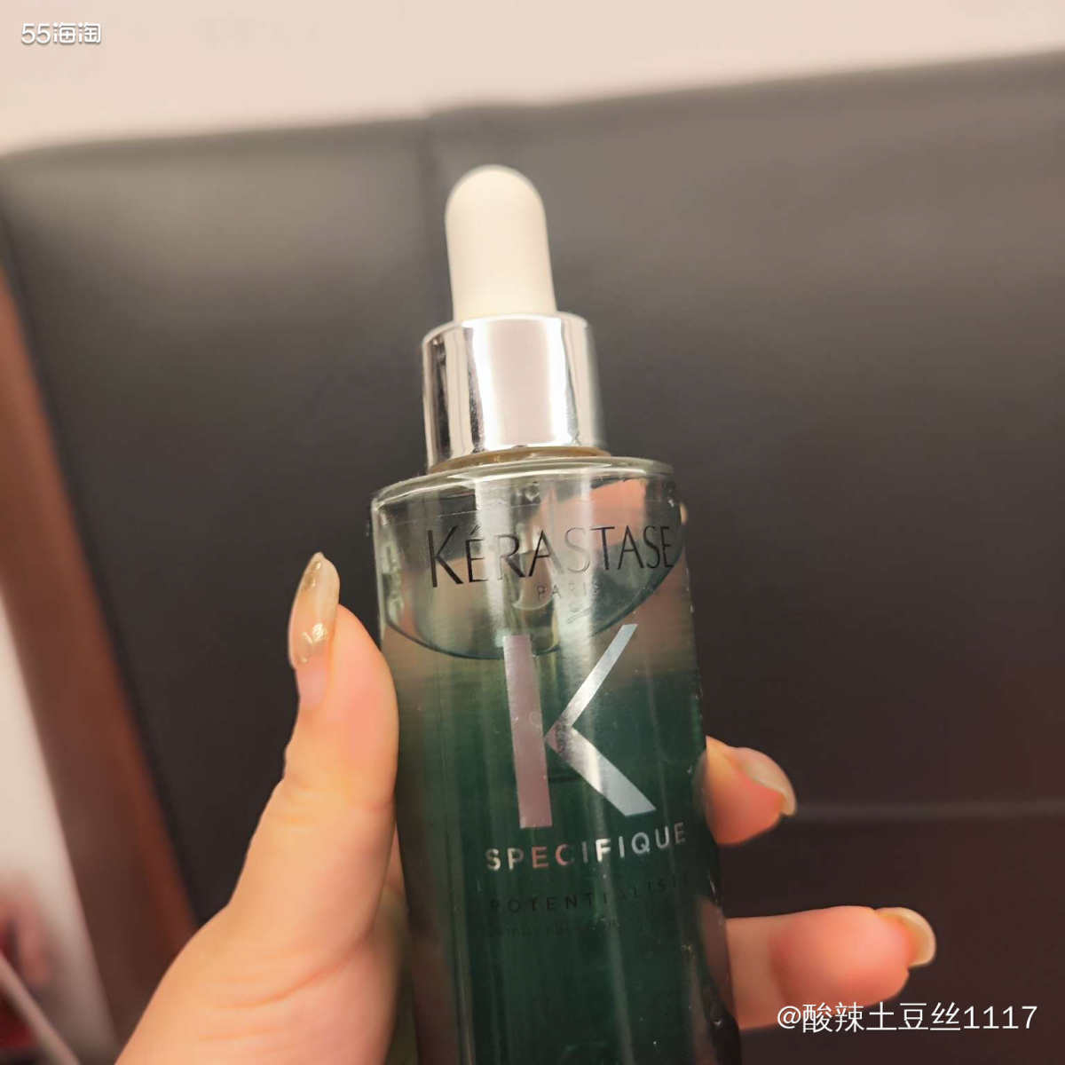 我是属于一天就油的头发，真的很油，很油。有可能是打娘胎里面带